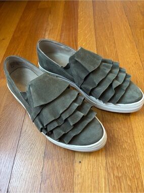 Seychelles Women’s Olive Green Ruffle Slip-On Sneakers, Size 8.5